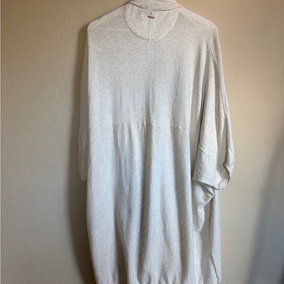 UGG Women's Soft Cream Lightweight Cardigan Poncho M/L Cozy Soft - Picture 2 of 9